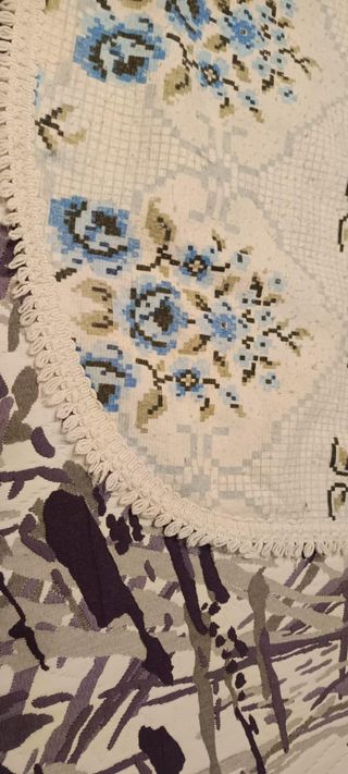 Colcha de cama floral azul y blanco