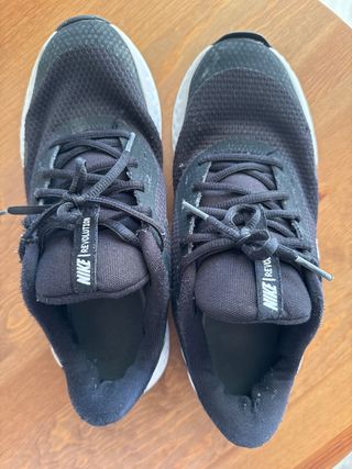 Zapatillas Nike Revolution Negro Blanco