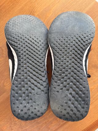 Zapatillas Nike Revolution Negro Blanco