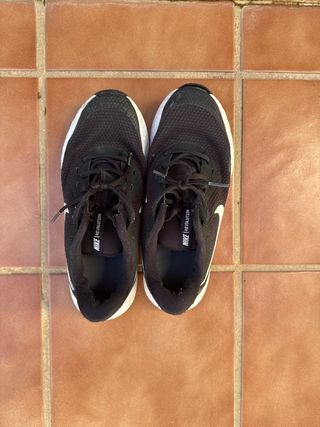 Zapatillas Nike Revolution Negro Blanco