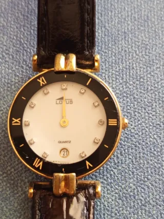 Reloj Lotus Dorado y Negro