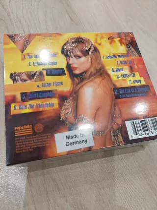 Taylor Swift "Life of a Showgirl" Deluxe