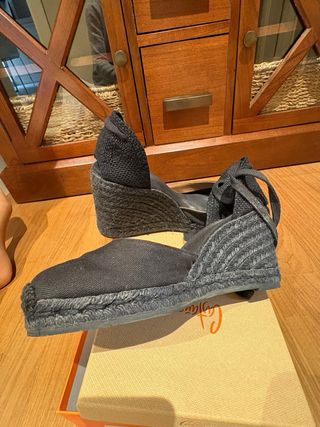 Alpargatas Castañer cuña negras talla 40