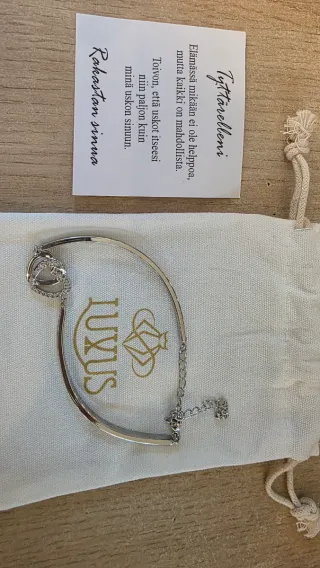 Pulsera de corazones Luxus Love de plata,