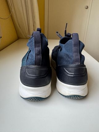 Zapatillas entrenamiento hombre calcetín azul