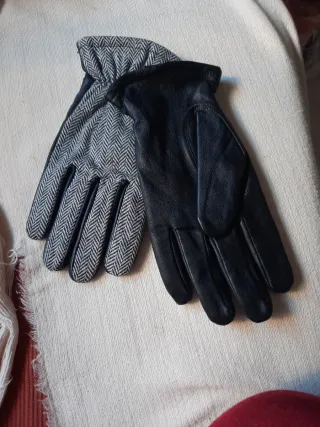 Guantes de cuero negro y tela de edpiga gris,negra