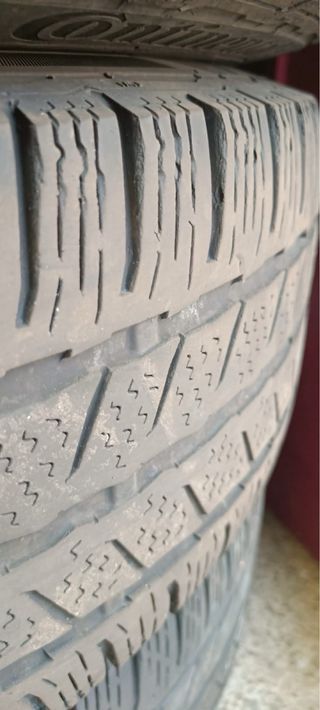 Neumático y llanta Continental 235/65 R 16