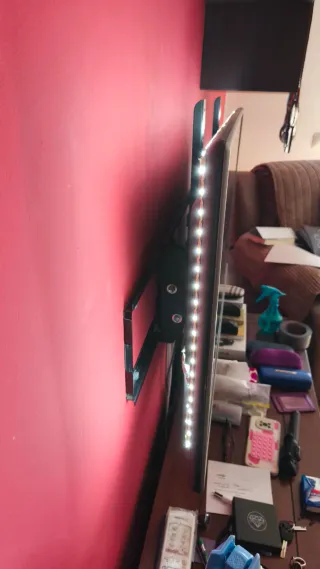 Televisor LG 42 Plata pero no tiene patas.