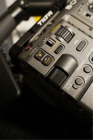 Sony FX6 en Garantía + Cage Tilta + Viewfinder