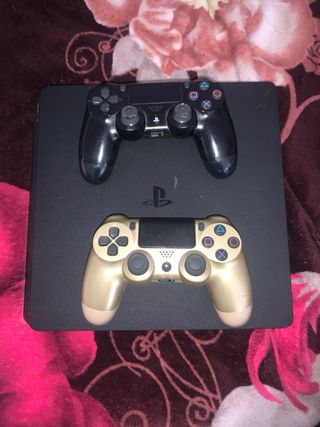 PS4 Slim Negra + 2 Mandos + 5 Juegos