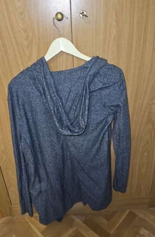 Parka gris con capucha