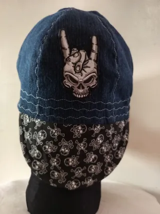 Gorro de soldador con calaveras
