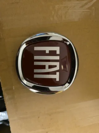 Tapacubos Fiat (Set de 4) y escudo