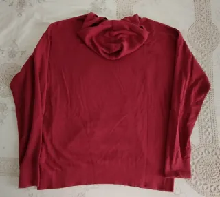 Jersey Massimo Dutti con capucha rojo