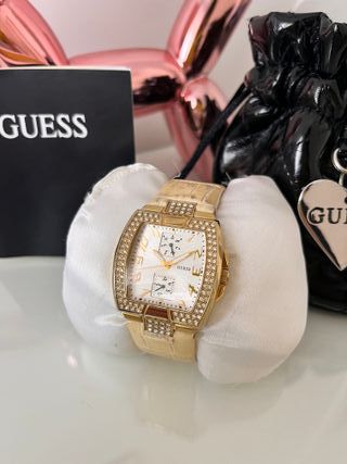 Reloj Guess Dorado con Cristales
