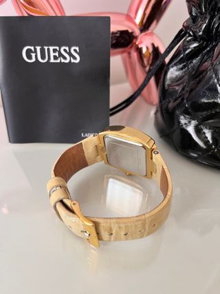 Reloj Guess Dorado con Cristales