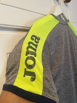 Camiseta deportiva Joma gris y amarillo Talla M