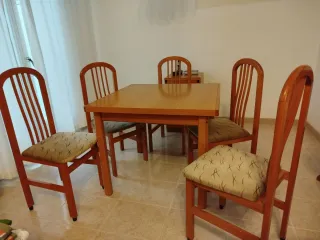 Mesa de comedor con 4 sillas