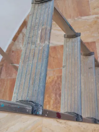 Escalera metálica doméstica de 6 peldaños