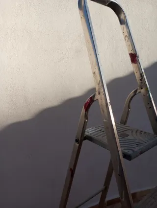 Escalera metálica doméstica de 6 peldaños