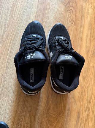 Zapatillas Nike Air Max Negras y Blancas