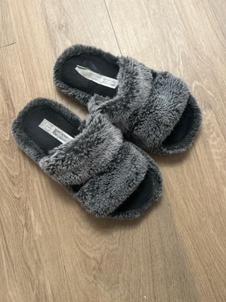 Zapatillas de estar por casa grises