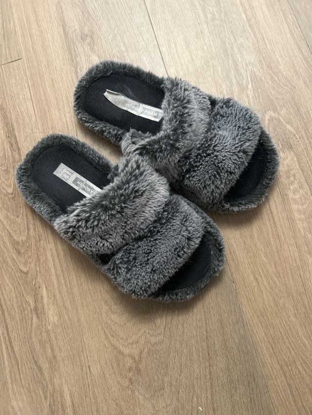 Zapatillas de estar por casa grises