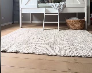 Grande tappeto bianco