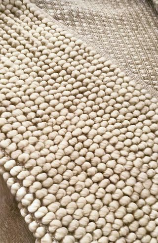 Grande tappeto bianco