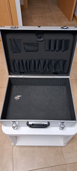 Maletín metálico portaherramientas