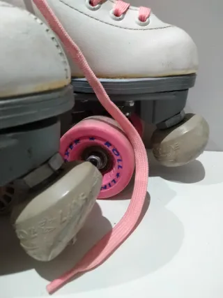 Pattini Roll Line bianchi con lacci rosa