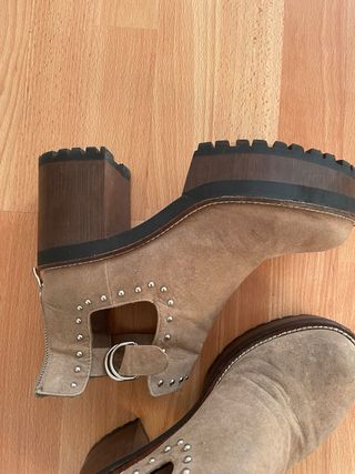 Botines Pull&Bear Beige con Tachuelas