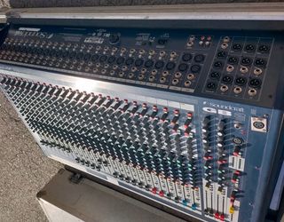 Mesa de mezclas Soundcraft Gb2 Profesional