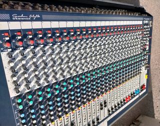 Mesa de mezclas Soundcraft Gb2 Profesional