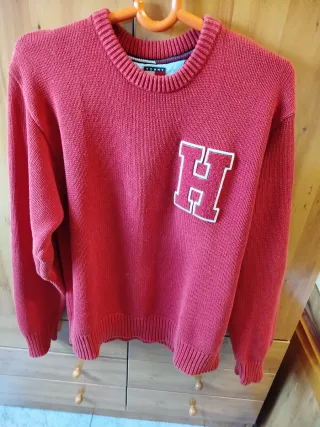 Jersey Tommy Hilfiger Rojo. Es talla XL de niño