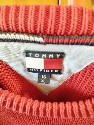 Jersey Tommy Hilfiger Rojo. Es talla XL de niño