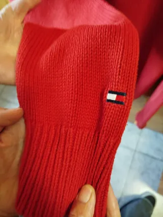 Jersey Tommy Hilfiger Rojo. Es talla XL de niño