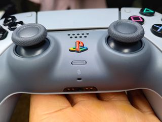 Mando PS5 magnético Edición 30 Aniversario