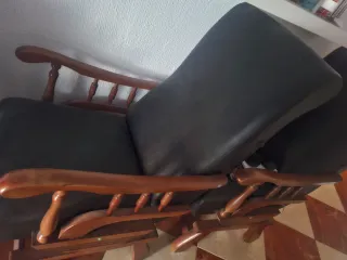 Butaca de cuero y madera