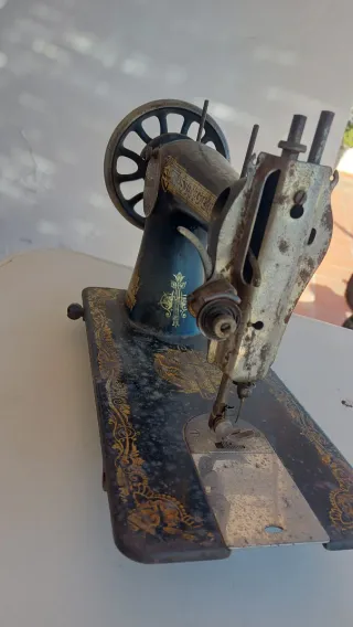 Máquina de coser Singer antigua