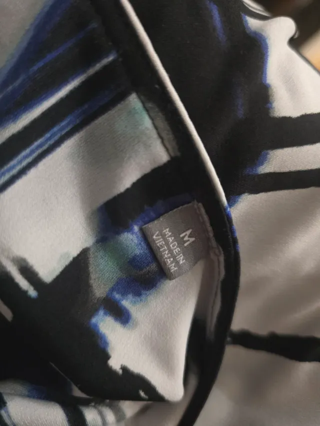 Top sin mangas estampado M y blazer blanco 12P