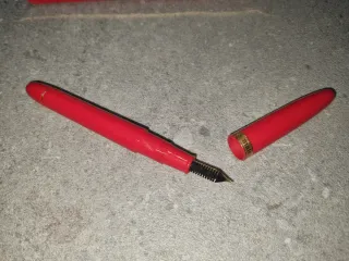 Penna stilografica Omas Artaxan rossa