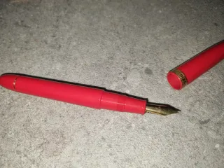 Penna stilografica Omas Artaxan rossa