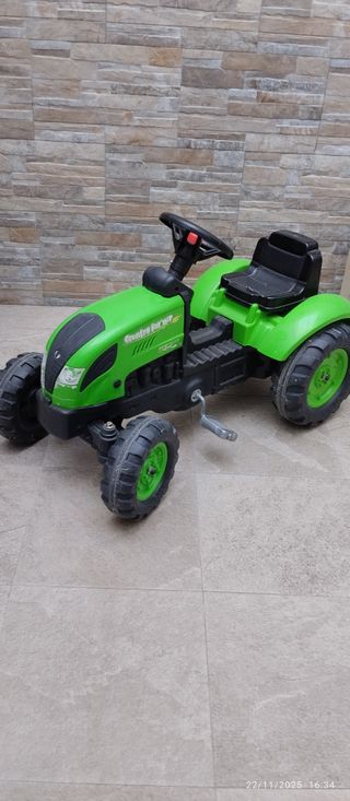 Tractor de pedales verde