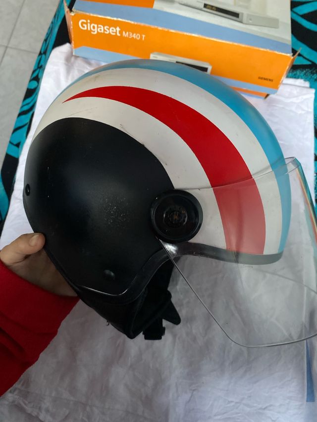 Casco de moto con visera