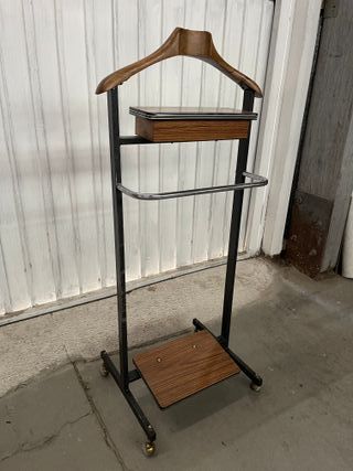 Perchero de pie metal y madera