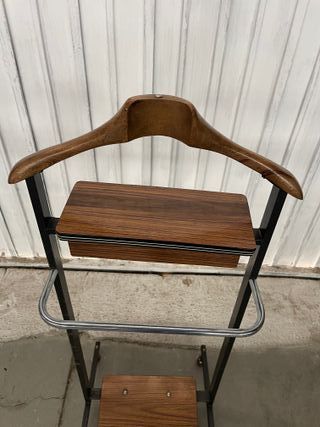 Perchero de pie metal y madera