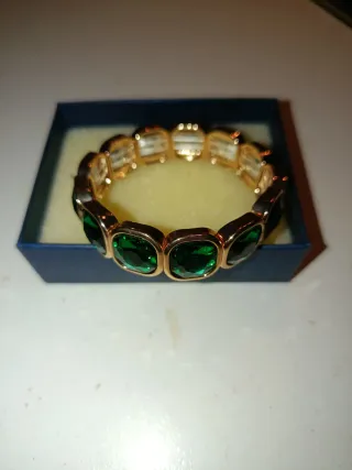 Bracciale elastico con pietre verdi