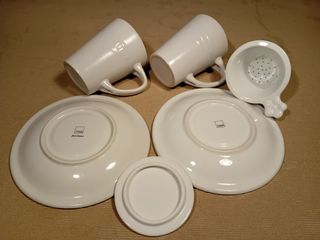 Tazze Granarolo Nuove  2 + 2 Piattini Thun usati