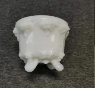 Pequeña bombonera de opalina